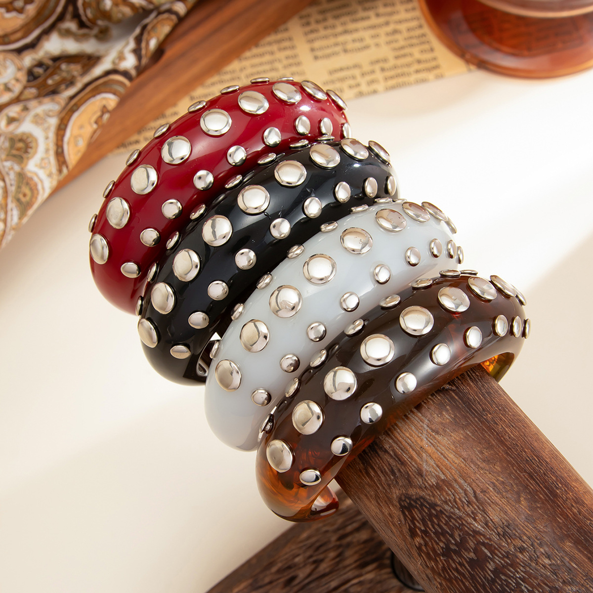 Hyperbole Rivets Acrylic Resin - Minimalist Ring Stackable บทวิจารณ์และราคา